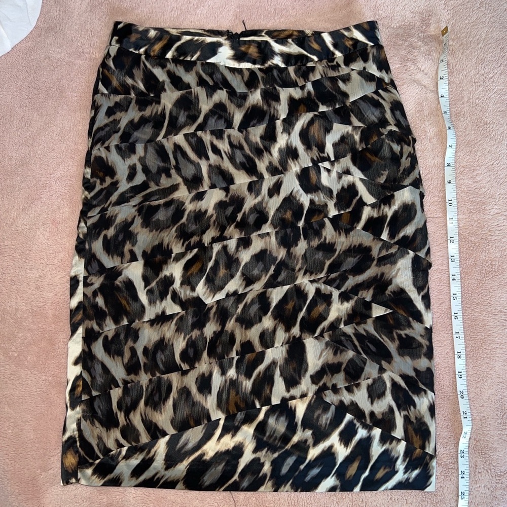 Knee-length skirt